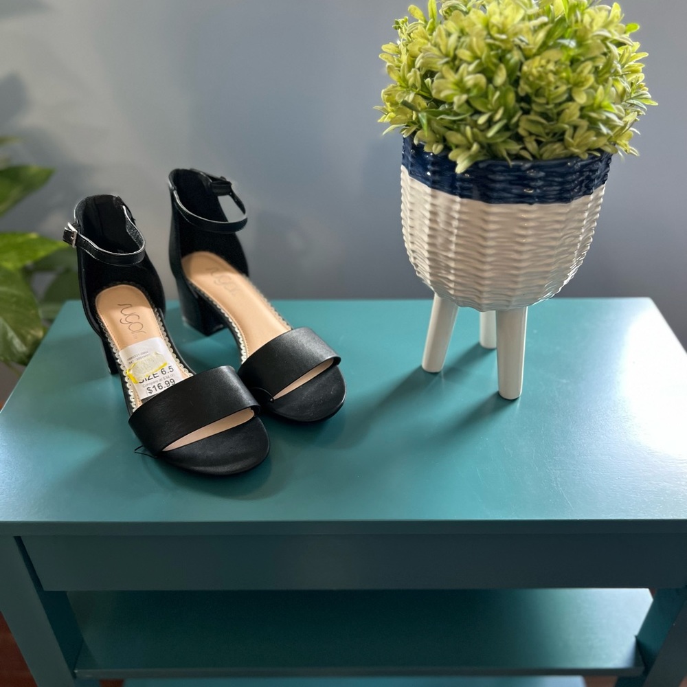 New Black Sandal w/ Anklestrap